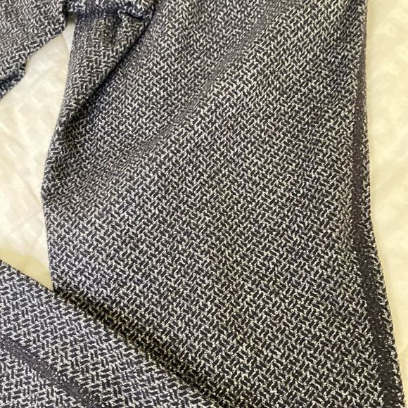 Athleta Crop Leggings XS. See Video - Picture 5 of 11